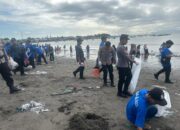 Jaga Lingkungan Hidup, Kapolsek Keruak Bersama DLHK dan Instansi Terkait Lakukan Clean Up