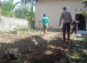 Bhabinkamtibmas Desa Waringin Bantu Warga Siapkan Areal Ketahanan Pangan