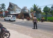 Guna Kelancaran Lalu Lintas dan Keselamatan Pelajar, Personel Polsek Sikur Lakukan Pengamanan di SMPN 1