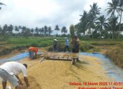 Bhabinkamtibmas Desa Pengadangan Laksanakan Silaturahmi ke Buruh Gabah di Timba Punik