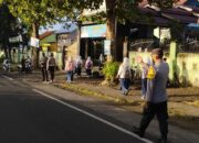 Bersama Dengan Anggota, KaPolsek Masbagik Lakukan Pengaturan Lalulintas