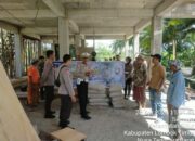 Polres Lombok Timur Salurkan Bantuan Semen ke Masjid Nurul Huda, Warga Dihimbau Jaga Harkamtibmas