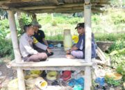 Guna Suksesnya Program Ketahanan Pangan, Bhabinkamtibmas Desa Sakra Lakukan Kunjungan Silaturahmi ke Warga Dusun Dasan Imbe