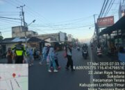Personel Polsek Terara Laksanakan Pengaturan Lalu Lintas Pagi di Simpang Tiga Papilon