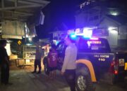 Personel Polsek Sakra Lakukan Patroli Malam Guna Stabilitas Kamtibmas yang Kondusif