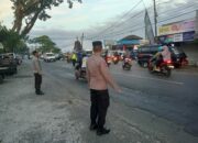Personel Polsek Masbagik Atur Lalu Lintas di Pasar Paok Motong, Pastikan Kamseltibcar Lantas