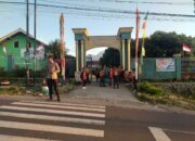 Personel Polsek Suela Laksanakan Pengaturan Lalu Lintas Di Depan Sdn 1 Suela