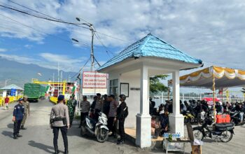 Anggota Pos Yan Kayangan Ops Lilin Rinjani 2025 Laksanakan Patroli di Pelabuhan Kayangan